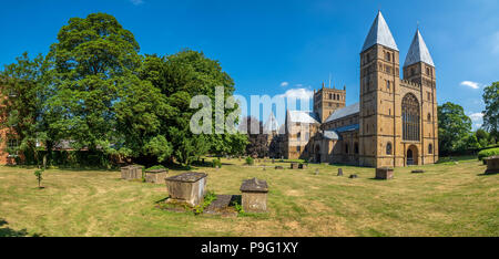 Splendida e tranquilla Norman Minster e cattedrale risalente al 1108. Foto Stock