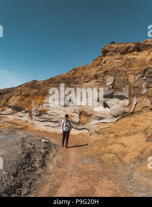 Takyr ad Aktau montagne bianche in Altyn-Emel National Park, Kazakistan Foto Stock