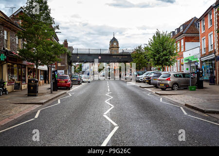 Antica High Street di Hungerford, Berkshire, Regno Unito adottate il 17 Luglio 2018 Foto Stock