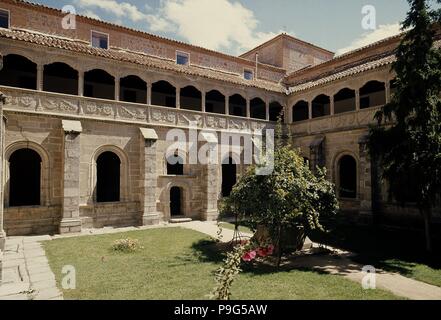 CLAUSTRO del Convento de Santo Tomas - SIGLO XV. Posizione: Convento de Santo Tomas, AVILA, Spagna. Foto Stock