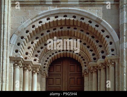 PUERTA MERIDIONAL O PUERTA DEL OBISPO DE LA CATEDRAL DE ZAMORA - SIGLO XII - ROMANICO ESPAÑOL. Posizione: Catedral, Zamora, Spagna. Foto Stock