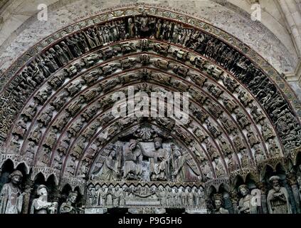 PORTICO DE LA MAJESTAD-COMUINICA EL INTERIOR DEL TEMPLO Y LA SACRISTIA-ESCULTURA POLICROMATO-S XIII. Posizione: COLEGIATA DE SANTA MARIA LA MAYOR, Toro, Zamora, Spagna. Foto Stock