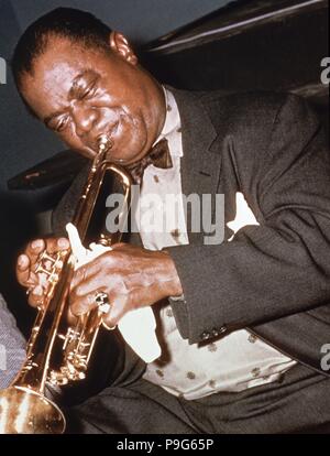 LOUIS ARMSTRONG (1900-1971) TROMPETISTA Y CANTANTE ESTADOUNIDENSE. Foto Stock