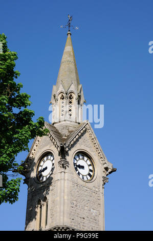 Clock Tower, Aylesbury, Buckinghamshire. La Torre dell Orologio al centro di Mugnano di Napoli di piazza del mercato è stata costruita nel 1876, Foto Stock