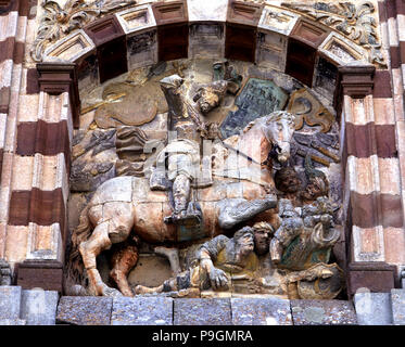 La figura equestre sulla facciata del monastero di San Pedro de Cardena, Abbazia Trappista trova … Foto Stock