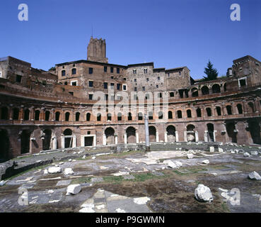 Foro di Traiano con il mercato e la colonna è parte dei Fori Imperiali di Roma. Foto Stock