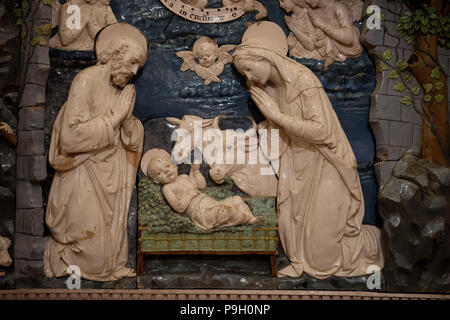 Bottega di Andrea della Robbia Madonna e Bambino 1503 nel Museo Civico, Sansepolcro, Toscana, Italia. Giugno 2018 Foto Stock