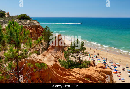 Praia da Falésia scogliere e spiaggia presso l epica Sana resort Foto Stock