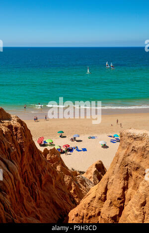 Praia da Falésia, Algarve, PORTOGALLO Foto Stock