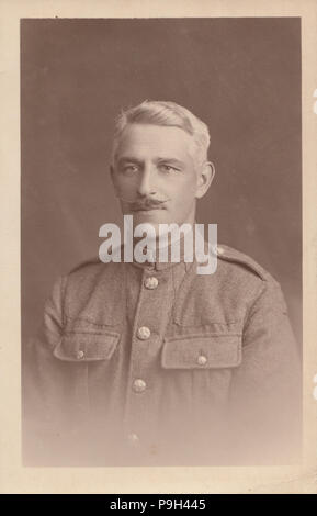 L'annata 1916 fotografia di una guerra mondiale un soldato britannico Foto Stock
