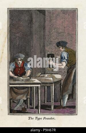 Tipo fondatori rendendo il tipo di metallo per una macchina da stampa in prossimità di un forno. Handcolored xilografia incisione dal libro di inglese commerciale e la biblioteca delle arti utili, Phillips, Londra, 1818. Foto Stock