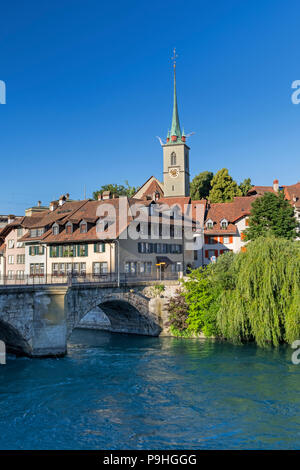 Vista città Nydeggkirche chiesa e ponte Untertorbrücke Città vecchia di Berna Foto Stock