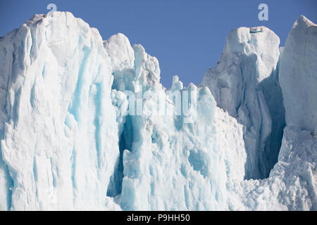 Il parto di fronte del ghiacciaio di Monaco in Svalbard Foto Stock