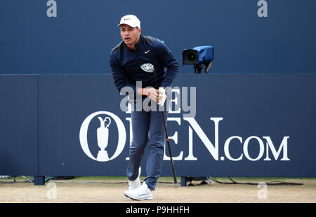 Stati Uniti d'America's Julian Suri tees off il 1° durante l'anteprima giorno quattro del Campionato Open 2018 a Carnoustie Golf Links, Angus. Stampa foto di associazione. Picture Data: mercoledì 18 luglio, 2018. Vedere PA storia Golf Open. Foto di credito dovrebbe leggere: Jane Barlow/filo PA. Restrizioni: solo uso editoriale. Uso non commerciale. Immagine ancora utilizzare solo. Il campionato aperto logo e chiaro collegamento al sito web aperto (TheOpen.com) per essere inclusi nel sito web publishing. Foto Stock