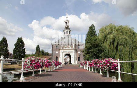 City Gate Zijlpoort in Leiden presso il Singel landmark turistico nei Paesi Bassi Foto Stock