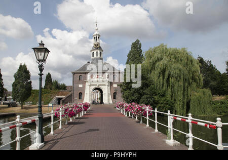 City Gate Zijlpoort in Leiden presso il Singel landmark turistico nei Paesi Bassi Foto Stock