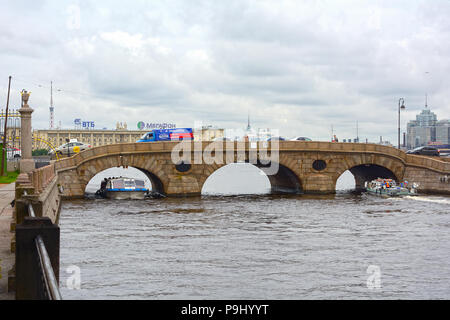 San Pietroburgo, servizio lavanderia ponte sopra il fiume Fontanka alla sua sorgente dal fiume Neva sul confine del giardino estivo Foto Stock