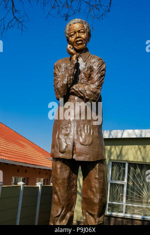 Johannesburg, Sud Africa, 12 luglio 2009, Nelson Mandela statua in Soweto Foto Stock