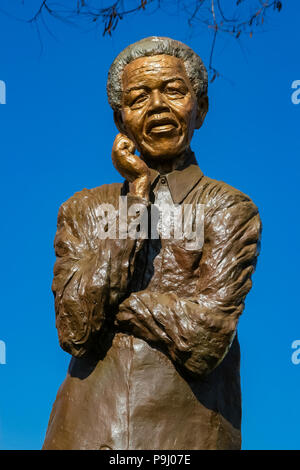 Johannesburg, Sud Africa, 12 luglio 2009, Nelson Mandela statua in Soweto Foto Stock