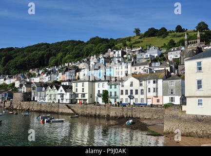 Waterfront edifici e vecchia banchina, Bayard's Cove, Dartmouth, South Devon, Inghilterra, Regno Unito Foto Stock