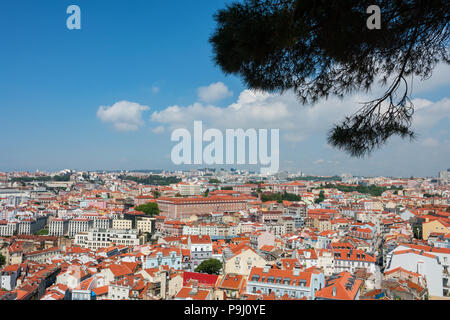 Vista di Lisbona della città, tetti dalla High Point, Portogallo Foto Stock