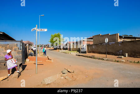 Johannesburg, Sud Africa, 11 settembre 2011, la gente e le strade urbane SOWETO SUDAFRICA Foto Stock