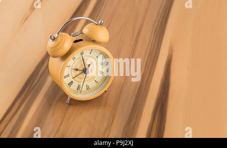 Orologi su superfici laccate, la riflessione di oggetti. Foto Stock