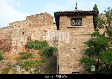 Torre porta dell'Alcazaba di Málaga - una cittadella moresca nella città di Málaga nella parte meridionale della Spagna (Costa del Sol) Foto Stock