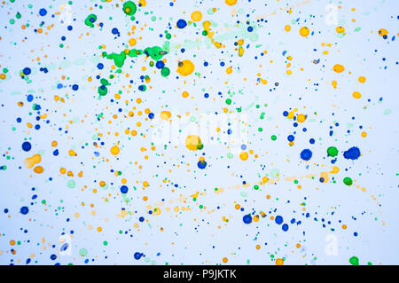Colorata viola, verde e arancione schizzi ad acquerello su sfondo bianco per il vostro design. Foto Stock