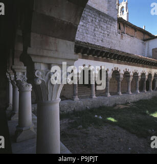 Vista del chiostro del monastero di San Pedro de Cardeña. Foto Stock