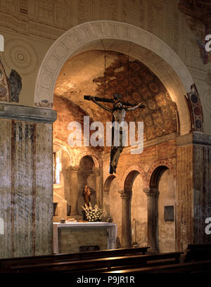 Interno della chiesa di San Julián o Santullano de los Prados con la pittura rimane, fondata b… Foto Stock