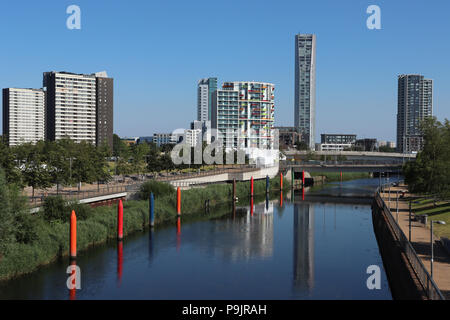 Blocchi di appartamenti confinanti con la regina Elisabetta Olympic Park, Londra Foto Stock