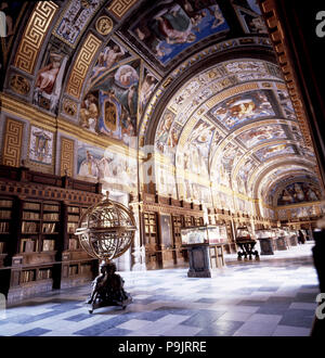 Interno della biblioteca del Monastero di San Lorenzo de El Escorial. Foto Stock