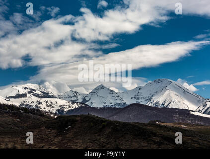 Giochi di luce sulla catena della Majella. Abruzzo Foto Stock