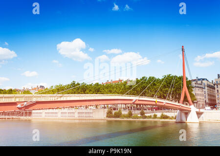 Passerelle du Palais de Justice cavo-alloggiato un ponte pedonale su fiume Saone a Lione, Francia Foto Stock