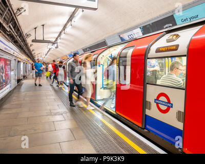 Stazione della metropolitana di Londra, Regno Unito Foto Stock