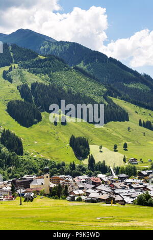 Chiesa Parrocchiale di San Nicola e Bartolomeo a Saalbach, Austria Foto Stock