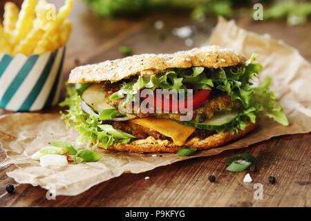 Vegetariano sano hamburger di farro Foto Stock