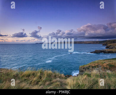 Una vista generale di Port Isaac, North Cornwall, Regno Unito al sole domenica 15 luglio 2018. (Credit: Mark Fletcher | MI News & Sport Ltd) ©MI News & Sp Foto Stock