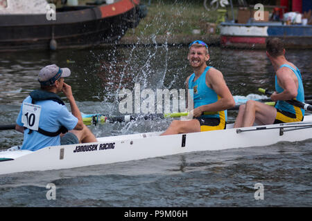 Cambridge, Regno Unito. 18 Luglio, 2018. La città di Cambridge urti si svolgono in 4 serate , con equipaggi che prenderanno parte a questo evento annuale sul fiume cam. Credito: Kevin Hodgson/Alamy Live News Foto Stock