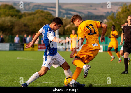 Bridgend, Galles. Il 18 luglio 2018. Host Penybont Newport County in un amichevole Pre-Season al KYMCO Stadium. Lewis Mitchell/Alamy Live News. Foto Stock