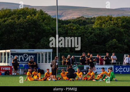 Bridgend, Galles. Il 18 luglio 2018. Host Penybont Newport County in un amichevole Pre-Season al KYMCO Stadium. Lewis Mitchell/Alamy Live News. Foto Stock