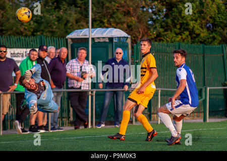 Bridgend, Galles. Il 18 luglio 2018. Host Penybont Newport County in un amichevole Pre-Season al KYMCO Stadium. Lewis Mitchell/Alamy Live News. Foto Stock