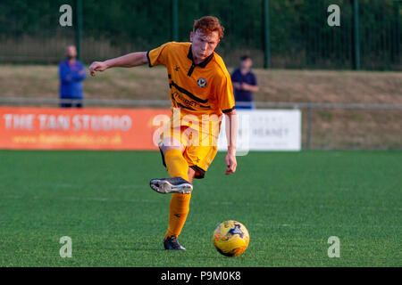 Bridgend, Galles. Il 18 luglio 2018. Host Penybont Newport County in un amichevole Pre-Season al KYMCO Stadium. Lewis Mitchell/Alamy Live News. Foto Stock