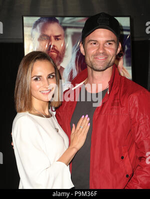 Hollywood, CA. 18 Luglio, 2018. Rachael Leigh Cook, Daniel Gillies, presso il Los Angeles premiere di rotture di Star al cinese TCL 6 teatri in Hollywood, la California il 18 luglio 2018. Credito: Faye Sadou/media/punzone Alamy Live News Foto Stock