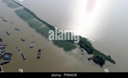 Huai'an, Cina. 19 Luglio, 2018. La fotografia aerea del lago Hongze in Huai an, est cinese della provincia di Jiangsu. Credito: SIPA Asia/ZUMA filo/Alamy Live News Foto Stock