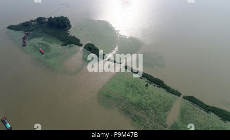 Huai'an, Cina. 19 Luglio, 2018. La fotografia aerea del lago Hongze in Huai an, est cinese della provincia di Jiangsu. Credito: SIPA Asia/ZUMA filo/Alamy Live News Foto Stock