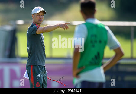 Monaco di Baviera, Germania. 19 Luglio, 2018. Soccer, Bundesliga, FC Bayern Monaco di formazione presso la loro base nella Saebener Strasse. Monaco di Baviera head coach Niko Kovac gesticulating durante il corso di formazione. Credito: Matthias esitano di fronte/dpa/Alamy Live News Foto Stock