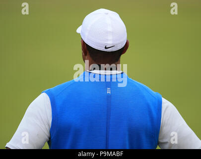 Carnoustie Golf Links, Angus, Regno Unito. 19 Luglio, 2018. Il 147th Open Golf Championship, 1° round; Tiger Woods (USA) sul secondo credito verde: Azione Plus sport/Alamy Live News Foto Stock