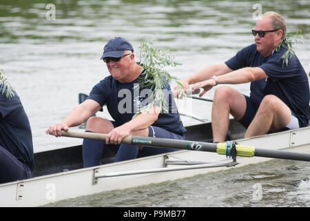 Cambridge Regno Unito, 2018-07-19, vogatori erano in concorrenza nella città rigonfiamenti sulla terza notte di Quattro Notte evento. La manifestazione annuale è trattenuto sul fiume Camin Cambridge. Credito: Kevin Hodgson/Alamy Live News Foto Stock